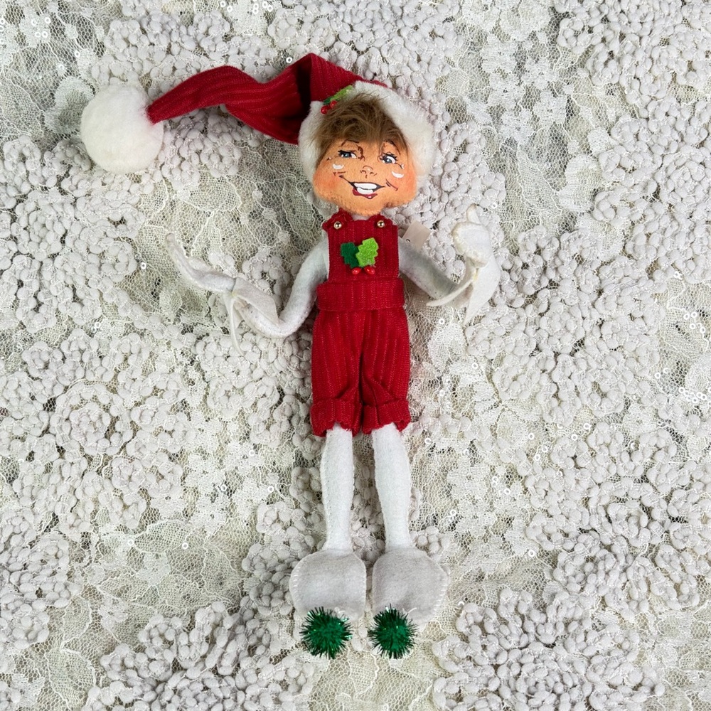 Annalee 2009 Red Classic Elf 14" Doll Holiday Christmas Gift Overalls Hat